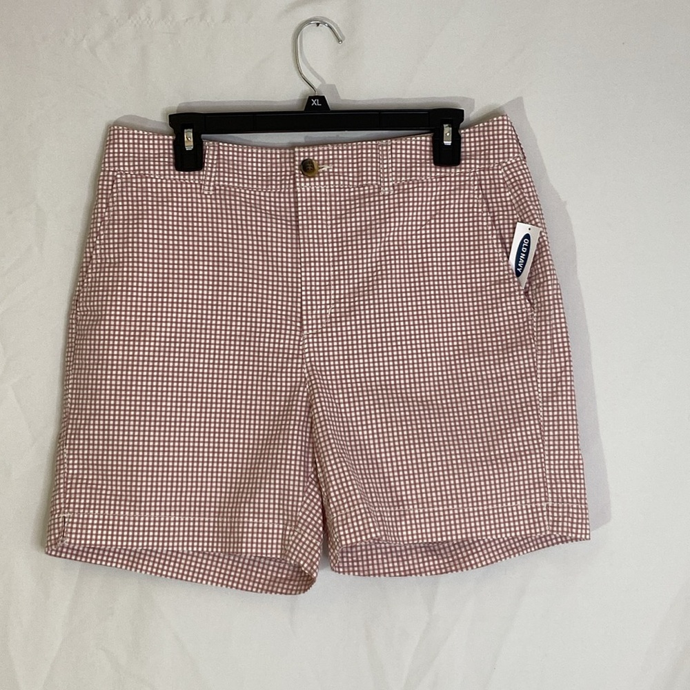 Old Navy Women's Dusty Rose and White checkered Shorts. Size 10
